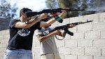 مسلحون ليبيون يعتدون على 4 تونسيين
