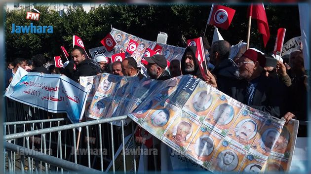 الناجحون في الكاباس يحتجون أمام مقر مجلس النواب