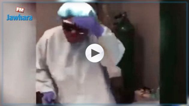 فيديو : طبيبة تغنّي وترقص أثناء إجراء عمليات جراحية لمرضاها!
