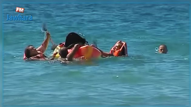 رئيس البرتغال ينقذ شابتين من الغرق