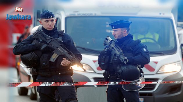 فرنسا تعتزم طرد 231 شخصا للاشتباه بأنهم متطرفون بعد قطع رأس مدرّس