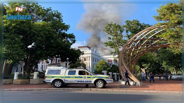  إندلاع حريق ضخم في مقر برلمان جنوب إفريقيا (فيديو)