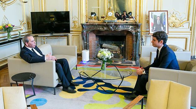 رئيس الحكومة يتحادث مع نظيره الفرنسي 