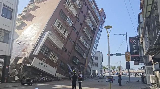الأقوى منذ 25 عامًا.. زلزال بقوة 7.4 درجات يضرب تايوان (فيديو)