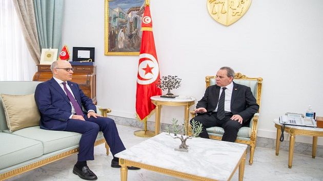 الإستعدادات لعودة التونسين بالخارج محور لقاء رئيس الحكومة بوزير الخارجية