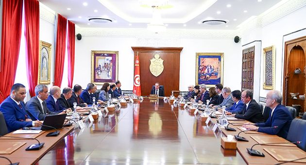 جلسة عمل وزارية تقرّ عدة إجراءات استعدادا لعودة التونسيين بالخارج