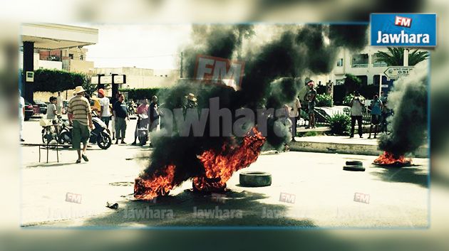 المنستير : احتجاجات وحرق للعجلات المطاطية على خلفية غلق محطة بنزين