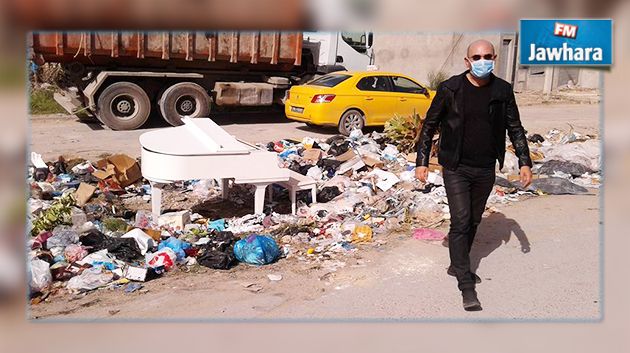 بعد أن عزف وسط القمامة : وزير الشؤون الثقافية يكرم الفنان لطفي الغربي