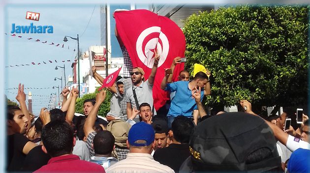 شارع الحبيب بورقيبة : وقفة احتجاجية تضامنا مع أهالي تطاوين