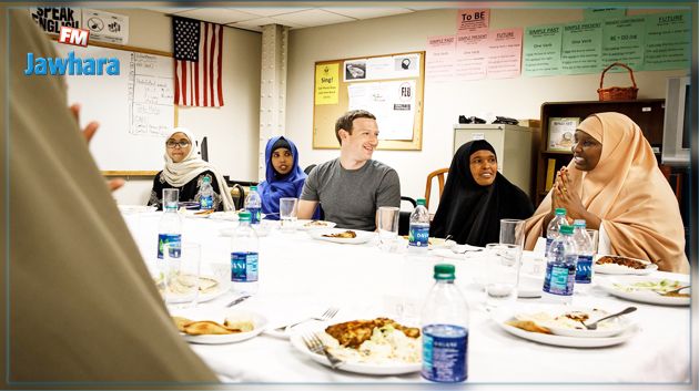 مارك زوكربيرج يتناول الإفطار مع مسلمين