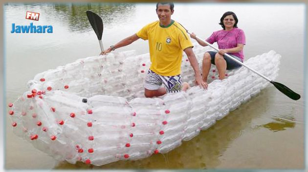 قوارب من القوارير البلاستيكية في شواطئ نابل
