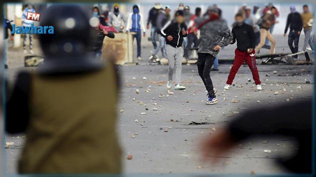 قبلي : مواجهات بين الأمن ومحتجين بالغاز المسيل للدموع والحجارة