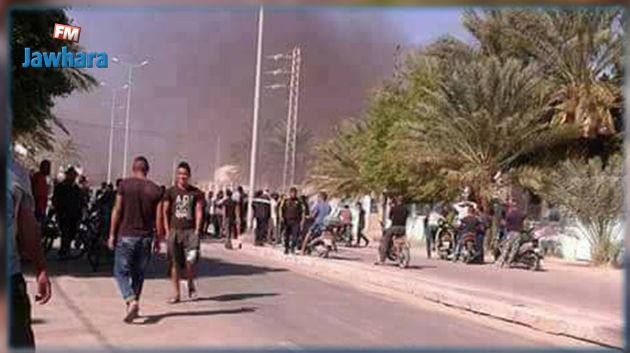 سوق الأحد بقبلي : المحتجون يحرقون منزل المعتمد