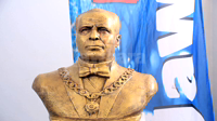 تمثال الزعيم بورقيبة يتوسط استوديو الجوهرة في حصة بوليتيكا