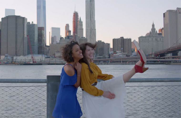 Must-have : Les Selfie Shoes, désormais vos mains sont libres mesdames ! Image