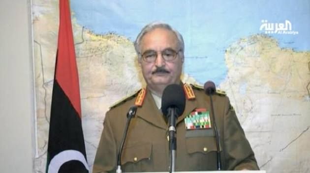 Libye : Khalifa Haftar annonce le gel des travaux du congrès national et du gouvernement