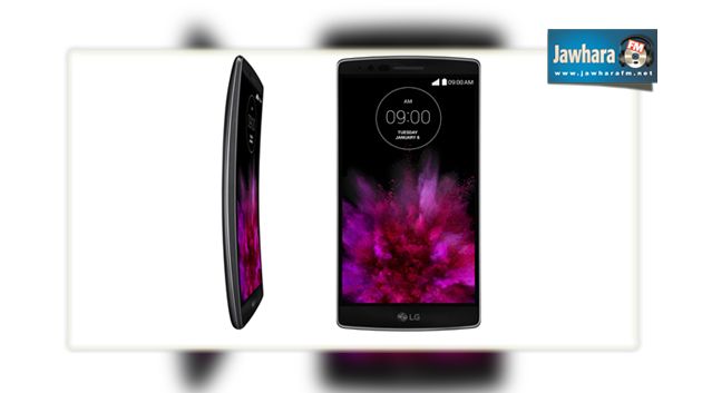 LG dévoile le G Flex 2 son nouveau smartphone à écran incurvé lors du CES 2015