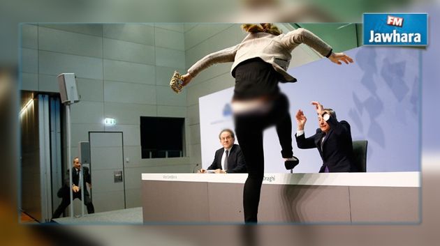 Francfort : Une activiste s’attaque au président de la BCE lors d’une conférence