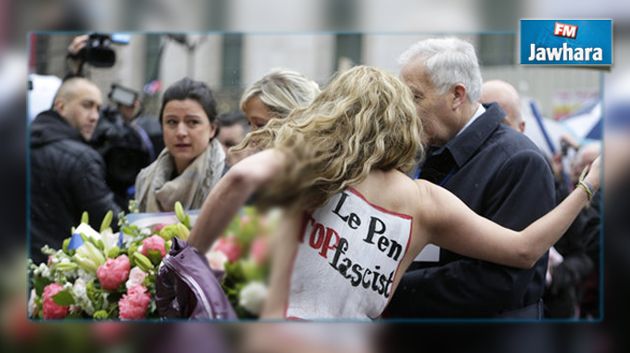 France : Le FN évacue violemment 3 militantes du Femen