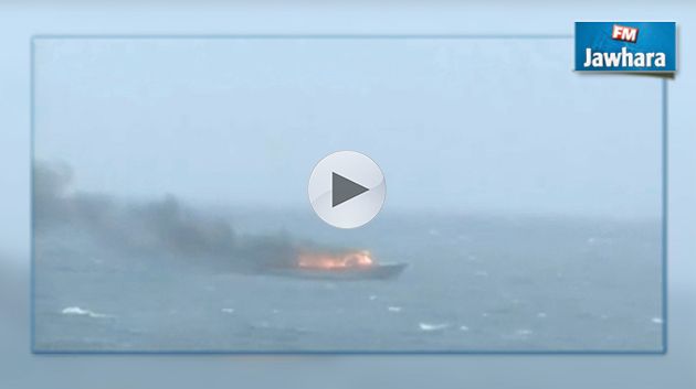 Nouvelle-Zélande : Des touristes se jettent à l'eau après que leur bateau ait pris feu