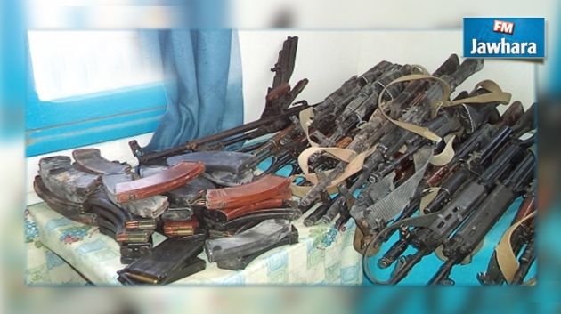 Les armes saisies lors des dernières opérations sécuritaires exposées à la caserne d'El Aouina