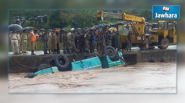 Pakistan: 24 mort après qu'un bus ait chuté dans une rivière 