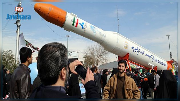 L'Iran réagit aux sanctions américaines et teste de nouveaux missiles