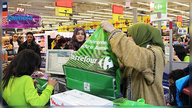 Carrefour adopte l’initiative gouvernementale et présente une gamme de sacs de caisse recyclables