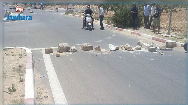 Des protestataires bloquent la route reliant El Oula à Haffouz