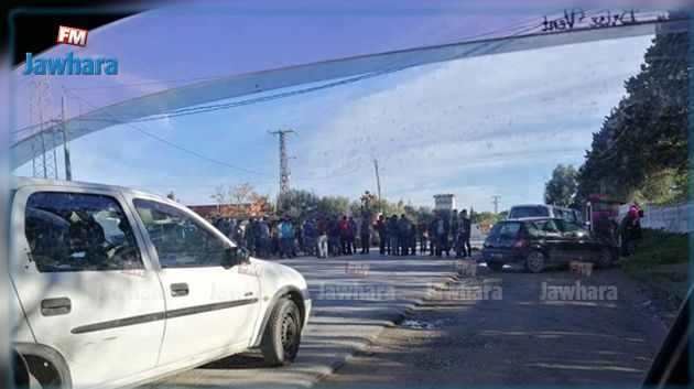 Nabeul : Des protestataires bloquent la route reliant Soliman et Korbous