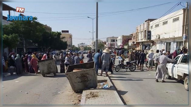 Privés d'eau potable, des habitants bloquent la route reliant Gafsa et Kasserine