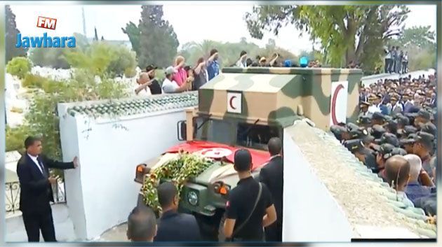 Le cortège funèbre de Béji Caïd Essebsi arrive au cimetière El Jellaz
