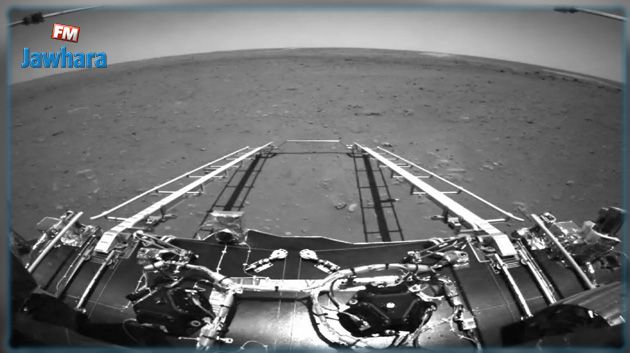 Le rover chinois Zhurong envoie ses premières photos de Mars
