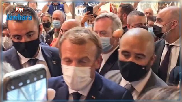 Un œuf lancé sur Emmanuel Macron lors de son déplacement à Lyon