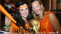 Sousse - Mondial 2014 : Les touristes hollandais fêtent la réussite de leur équipe face à l'Espagne