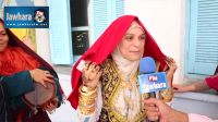 Une jeune mariée parmi les électeurs à Sousse
