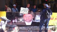 Tunis: Quelques espérantistes accueillent Slim Chiboub devant le palais de justice