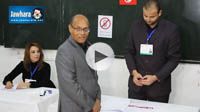 Moncef Marzouki effectue l'opération de vote à l'école de Sidi Kantaoui (Sousse)