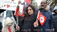 Des partisans de Mohamed Moncef Marzouki le saluent avec les roses