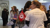 Aéroport de Djerba : Des touristes portugais habillés en t-shirts 
