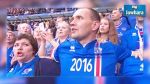 Quand le président islandais préfère suivre le match au milieu des supporters