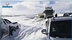 Kasserine : Evacuation de 44 personnes bloquées par la neige et trois camions libyens