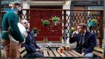 Déconfinement en France : Emmanuel Macron attablé à la terrasse d'un café