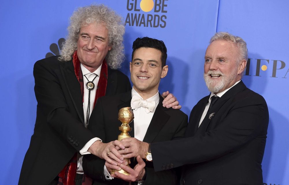 1200x768_bohemian-rhapsody-rami-malek-entoure-brian-may-roger-taylor-groupe-queen-triomphe-golden-gl