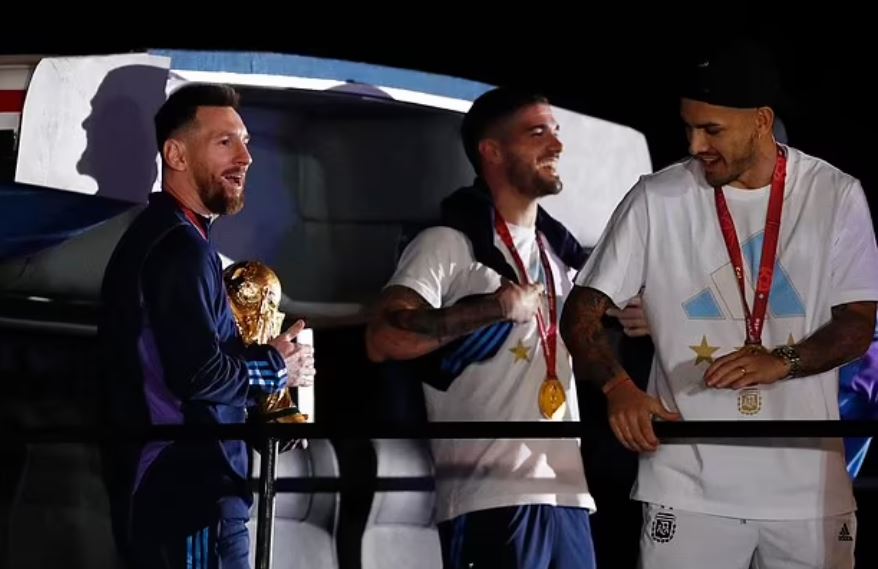 63215-ميسي-ومنتخب-الارجنتين.jpg