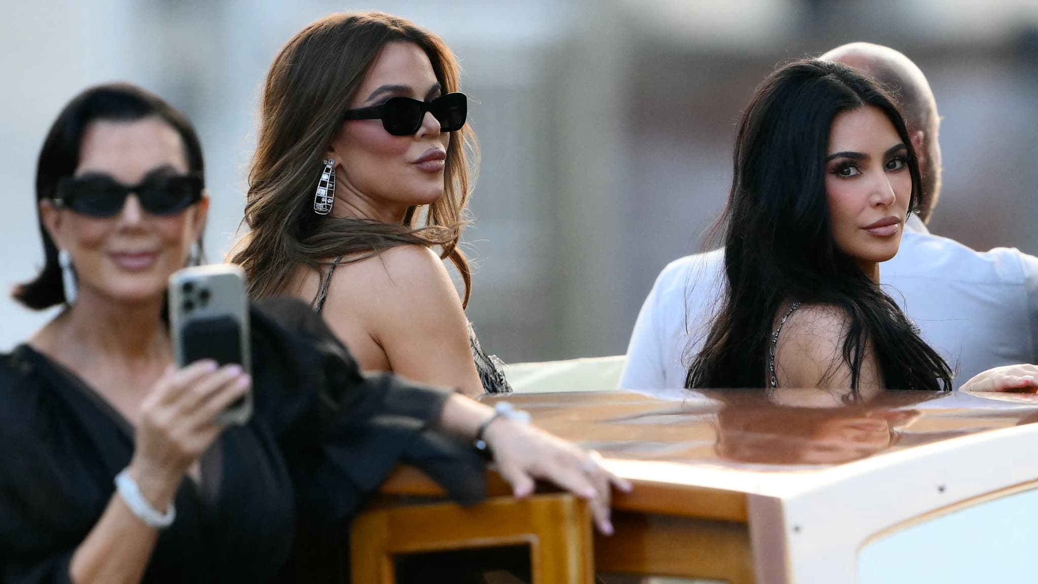 Les-Kardashian-au-mariage-de-Jeff-Bezos-a-Venise-le-26-juin-2025-2103530.jpg