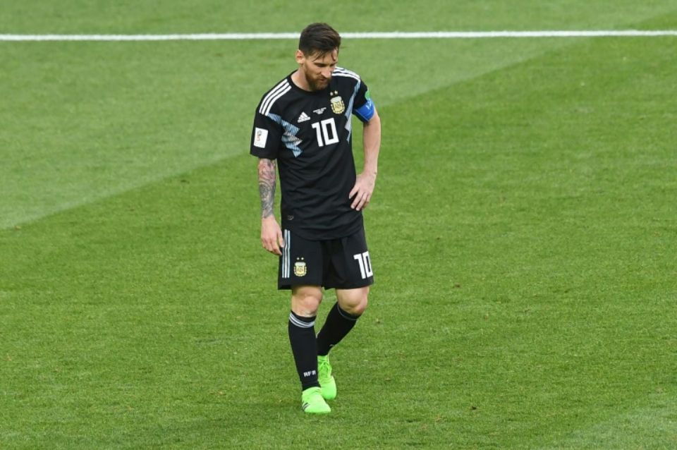1131779-la-deception-de-star-de-l-argentine-lionel-messi-apres-avoir-rate-un-penalty-contre-l-island