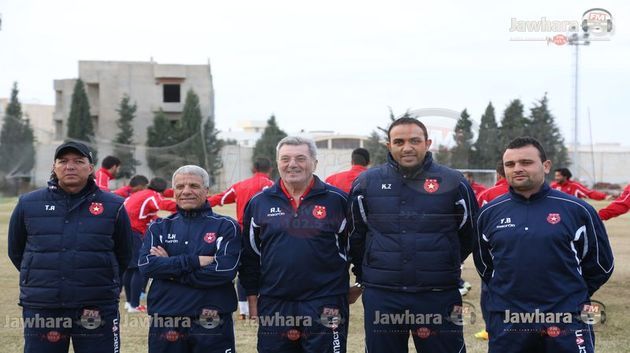 اشراف المدرب روجي لومار على حصة تدريبية للنجم الرياضي الساحلي