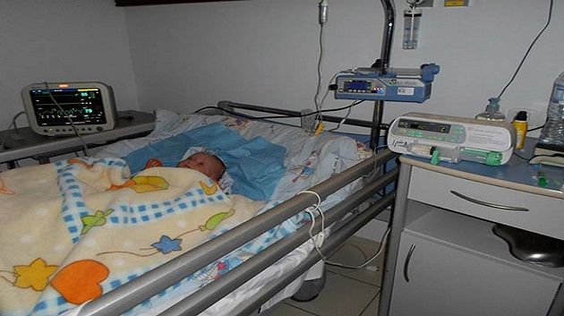 حملة تضامن واسعة مع رضيع تونسي مصاب بمرض نادر