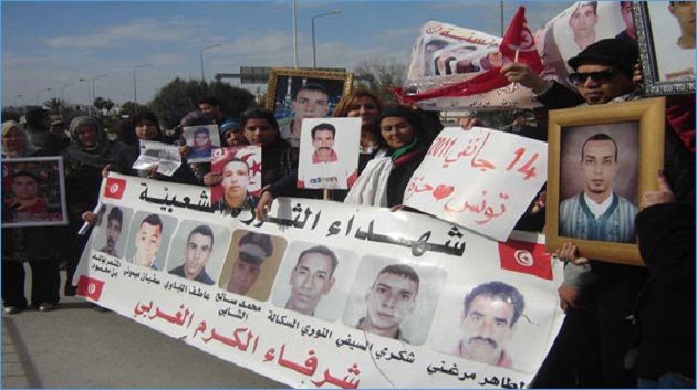  عائلات شهداء الثورة يرفضون المنحة التي أعلن عنها العريض 